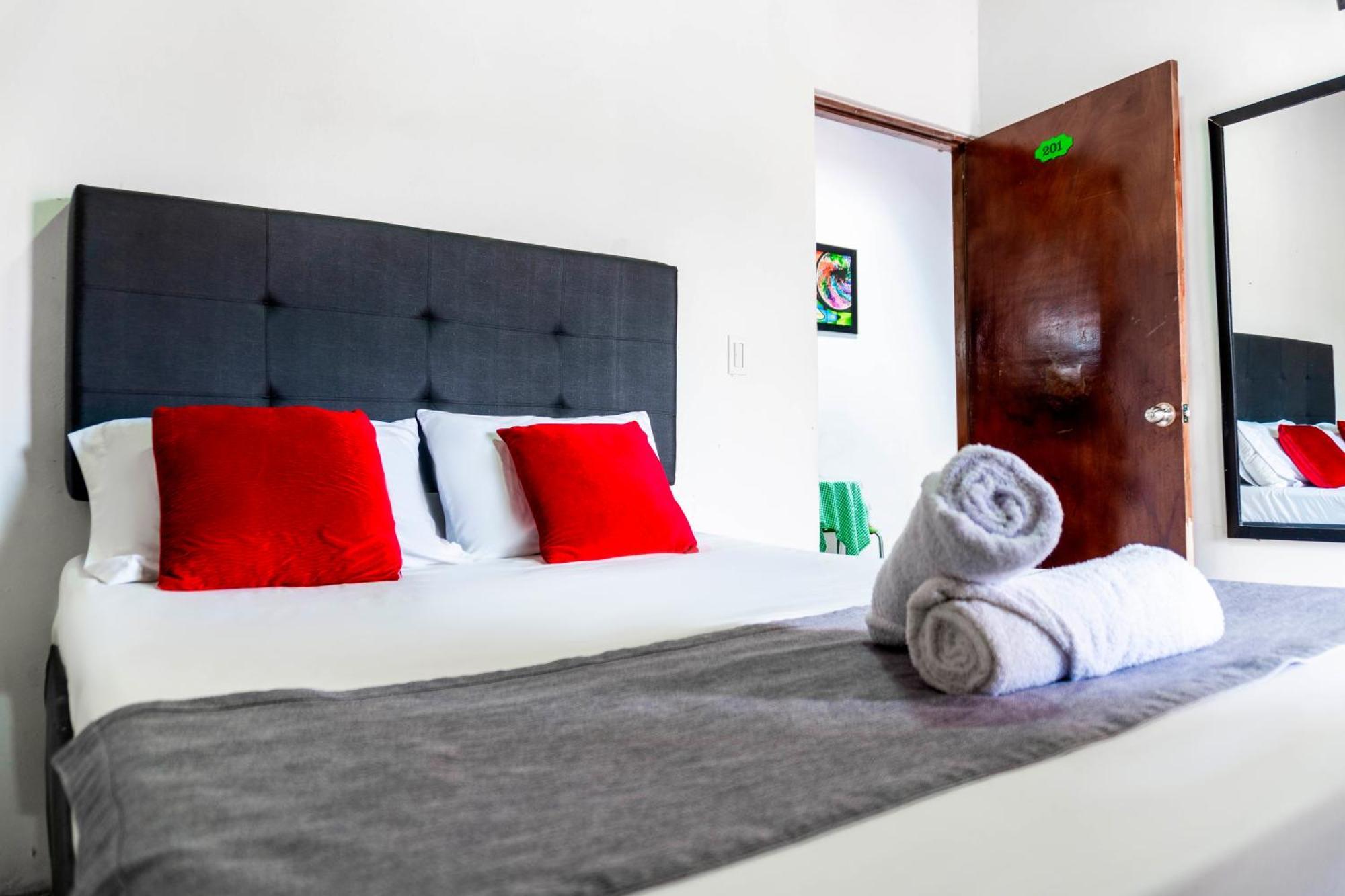 Hotel Villa Гуатапе Экстерьер фото